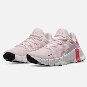 Brand new, in box, never worn Nike Free Metcon 4 in soft pink - size 6 👟🏃🏼‍♀️